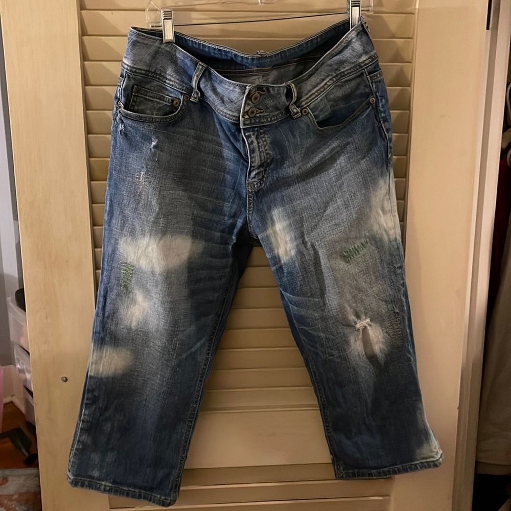 VS Hipster Distressed Capri